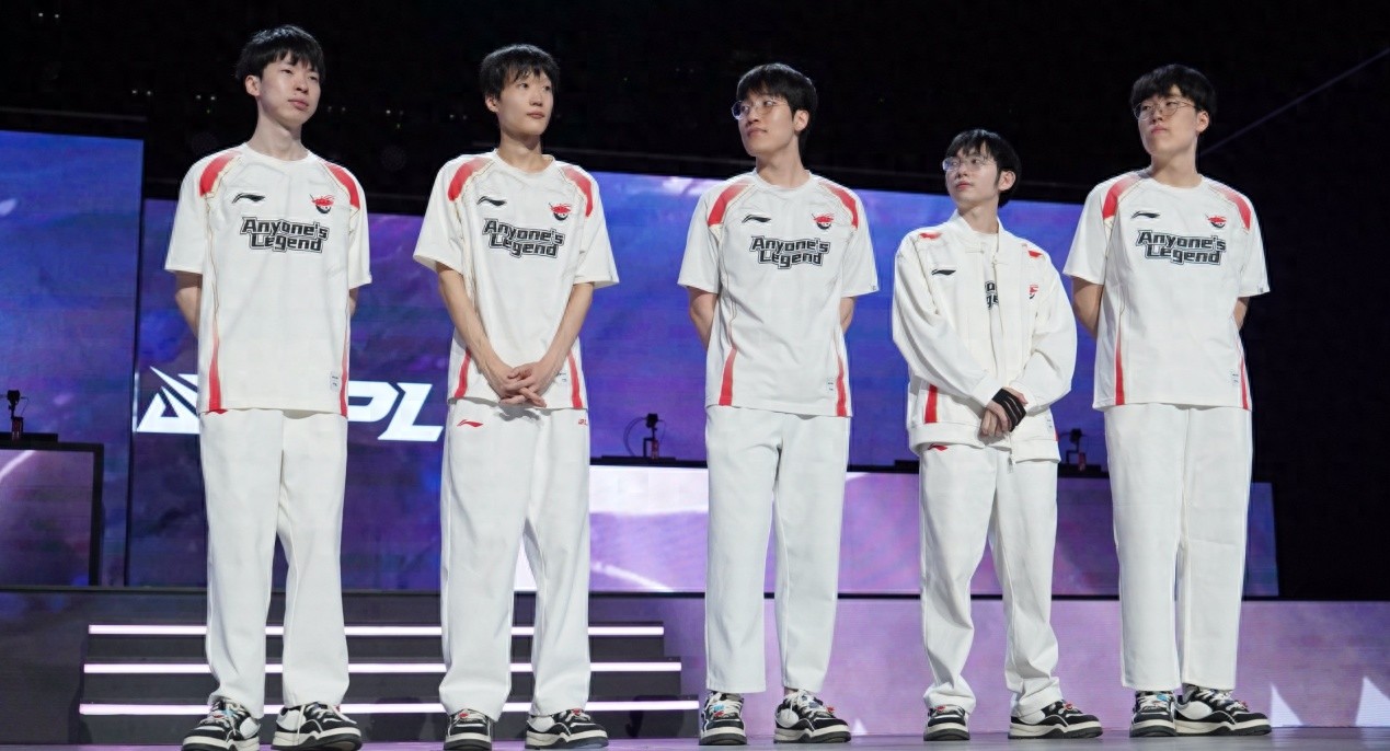 LPL opens the transfer mode, TES takes the lead, the dark horse auxiliary is robbed, and NIP will be fully reshuffled