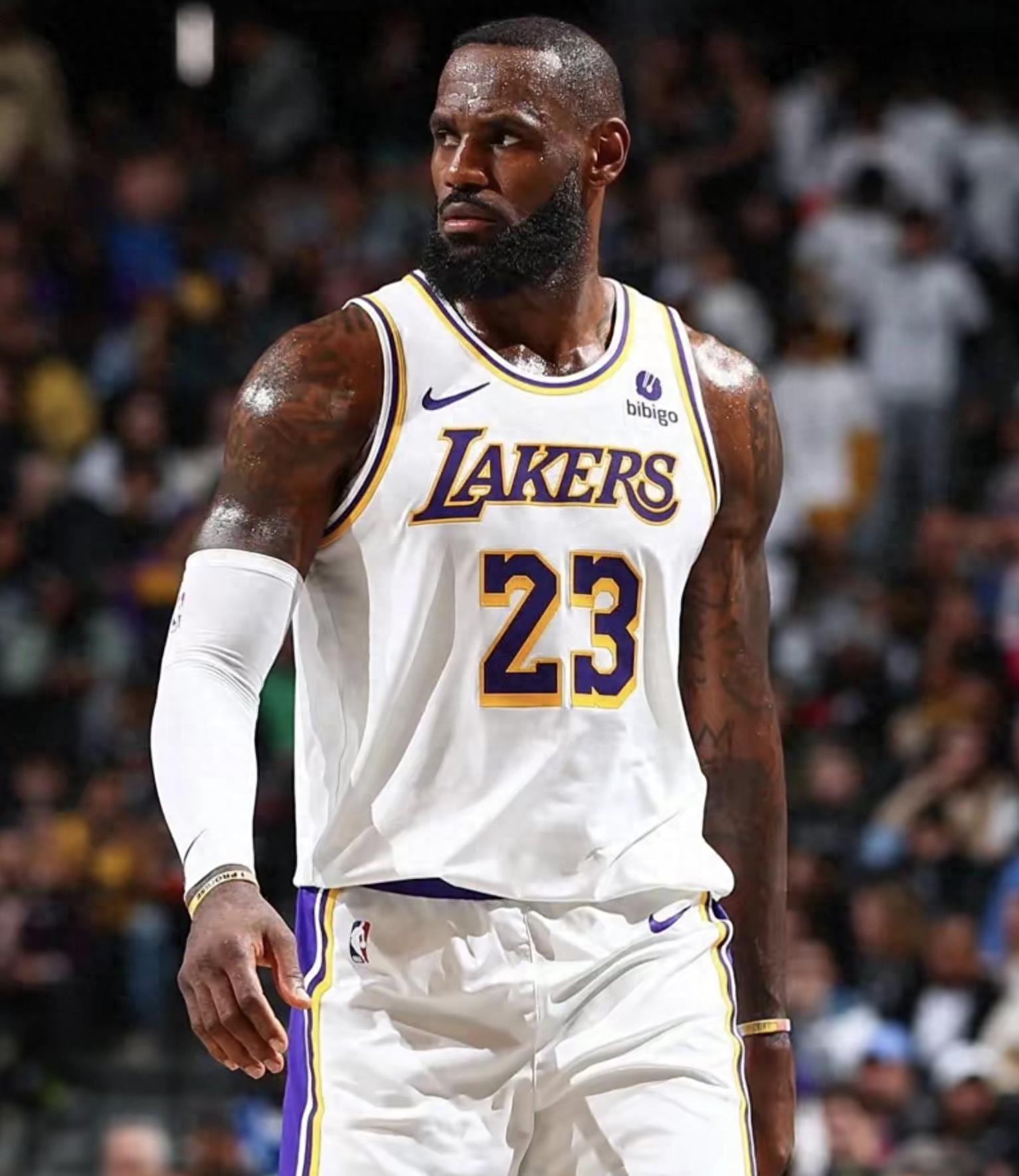 Lakers center goal 2 out of 5! Get two centers at once! The Lakers' plan is very thoughtful