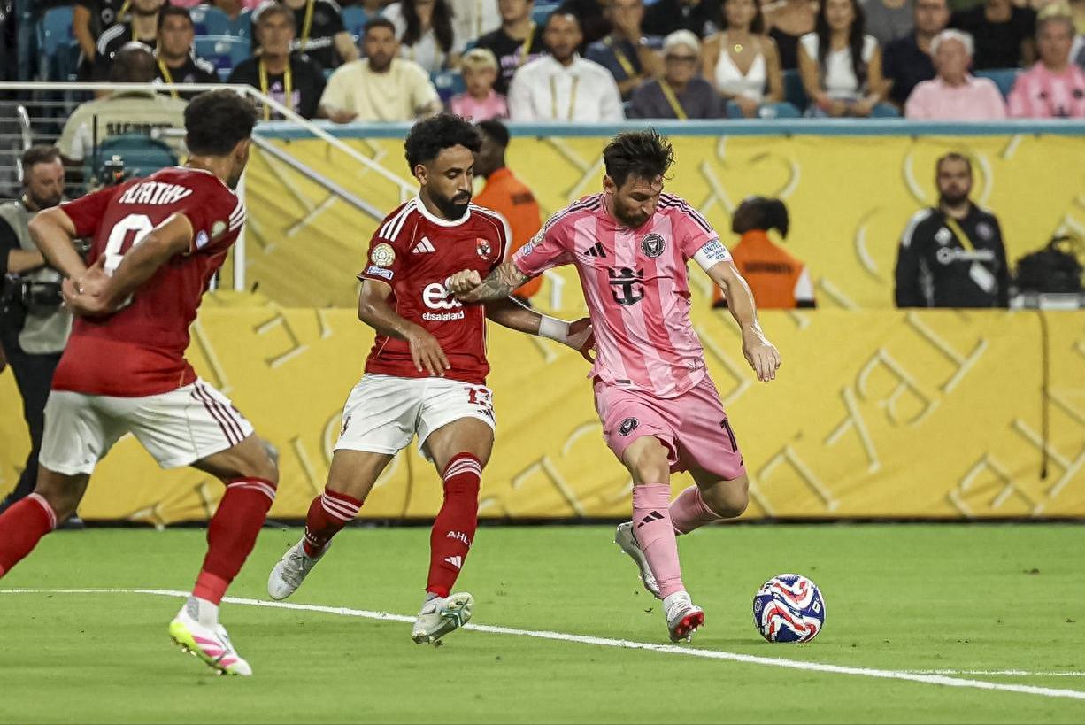 The opening game of the Club World Cup was reduced to rookies pecking each other, the defense relied on the goalkeeper, and the offense looked at Messi A 0-0 draw