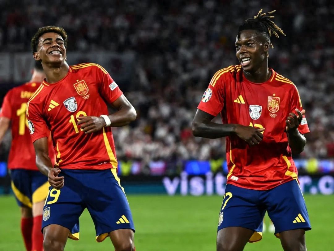 Copying the wings of the Spanish team, Barcelona officially launched the "Nico offensive"